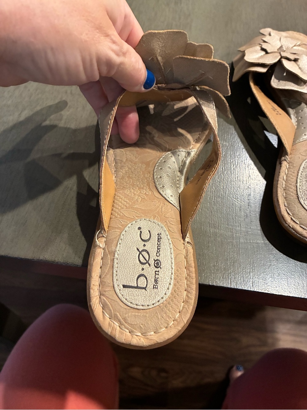 b.o.c. Woman’s flower sandals size 9 - Picture 5 of 14